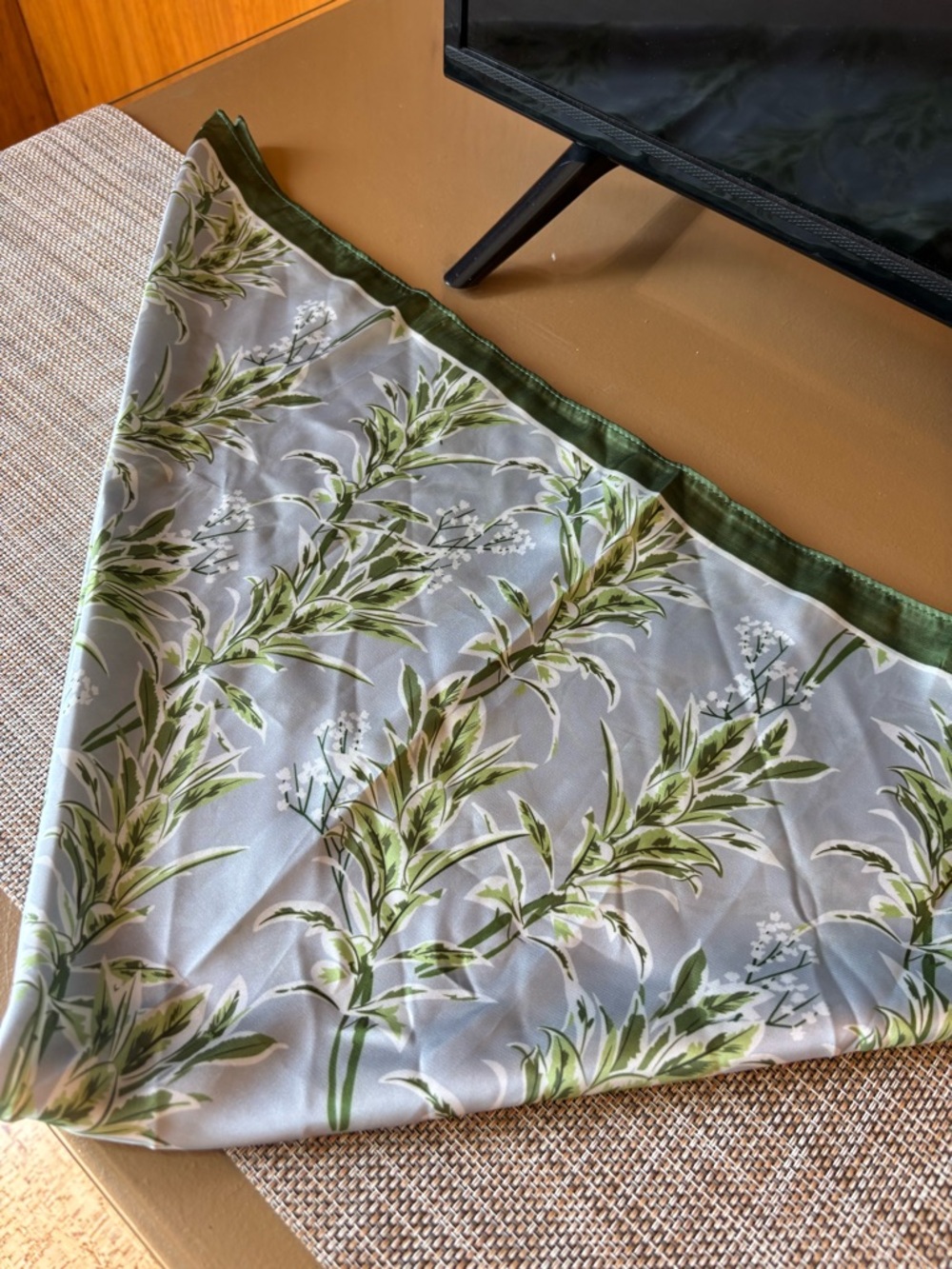 Satin-Feel Botanical Print Square Scarf in Green
